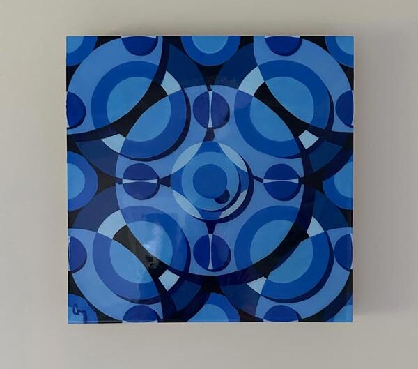 circle fields in blue